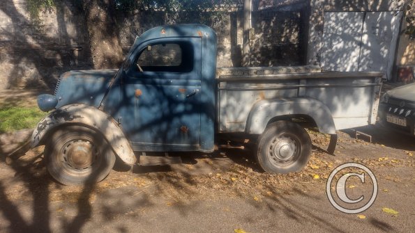 Old pickup, unidentiable, Calle Belen near Calle Republica Argentina (2)