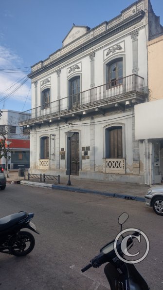 Calle 18 de Julio near Calle Washington Beltran
